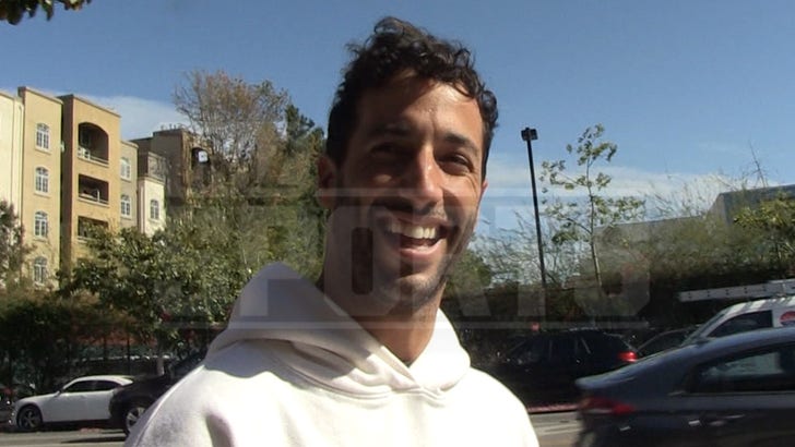 051122_daniel_ricciardo_kal_1