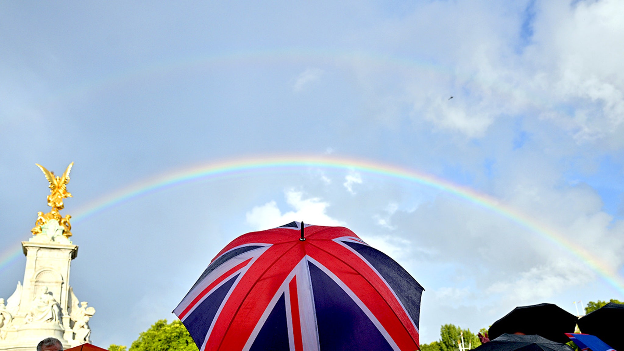 Double Rainbow Spotted Over Buckingham Palace Just Before Queen Elizabeth’s Death