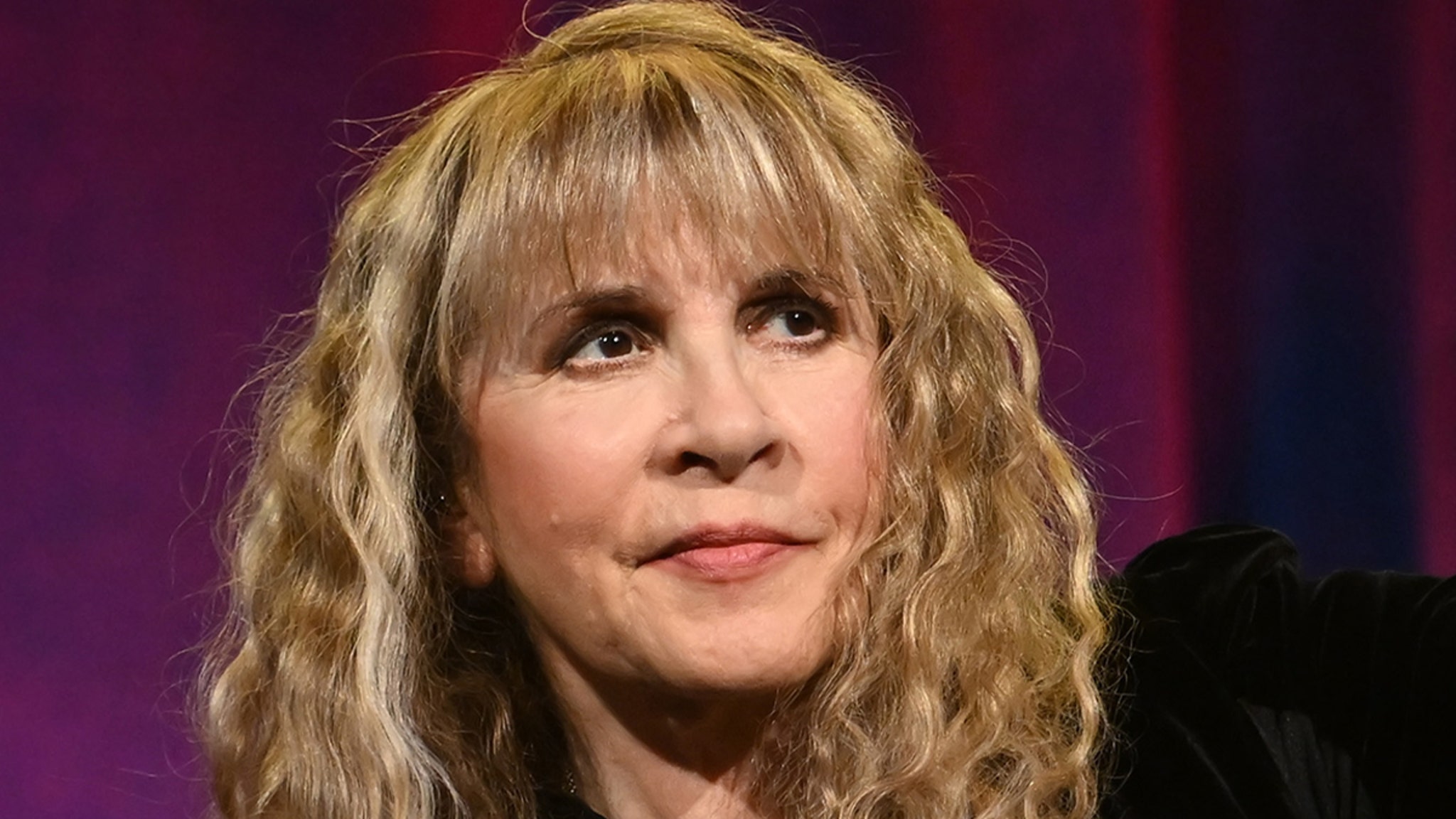 Stevie Nicks Postpones Tour After Fracturing Shoulder