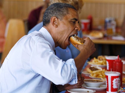 0605_barack_obama_chili_dog_AP