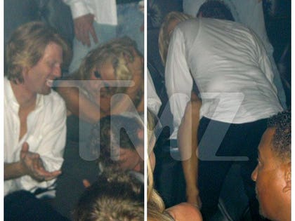0407_pam_anderson_photo_launch_02