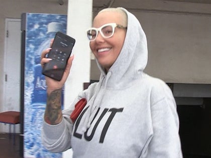 102117_amber_Rose_primary