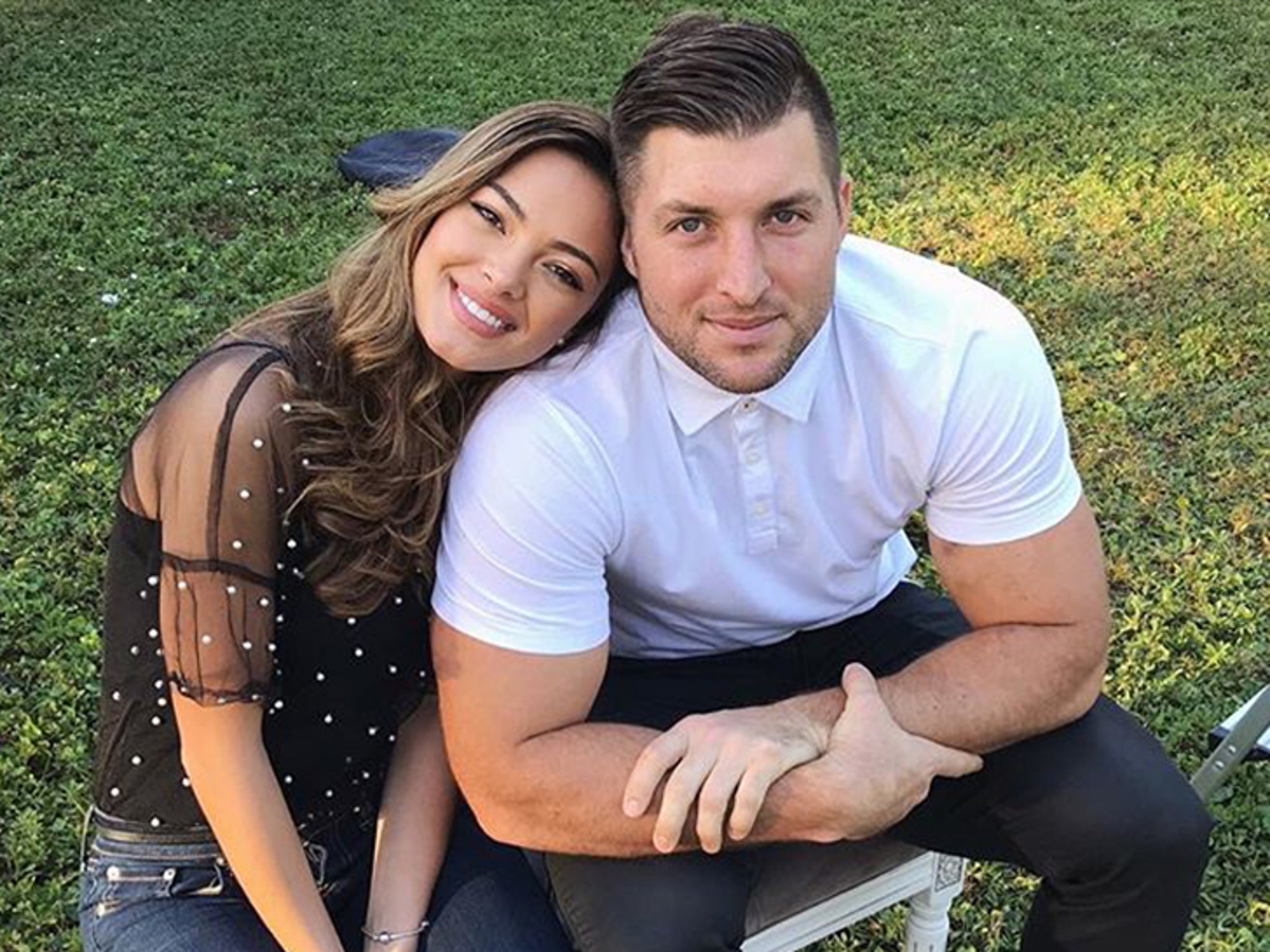 Tim Tebow Takes Miss Universe GF To Family Thanksgiving, Things Getting Serious!