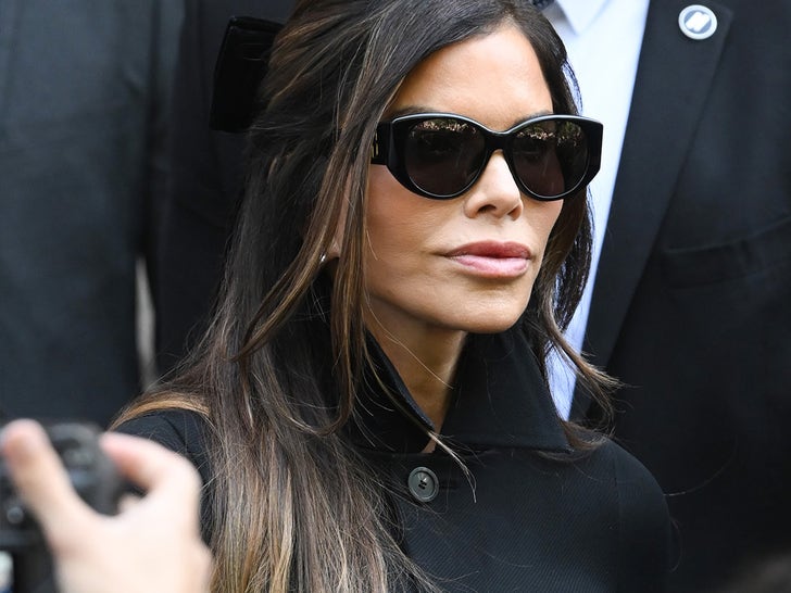 0709-Celebs-At-Balenciaga-Paris-Fashion-Week-Sub1