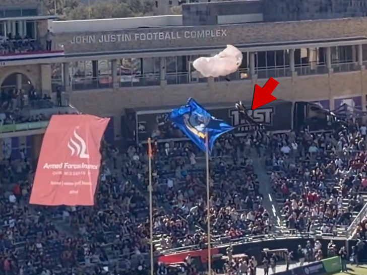 010226 paratrooper sub2