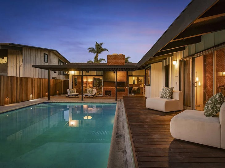 0430-Colman-Domingo-Lists-LA-Home-Sub4