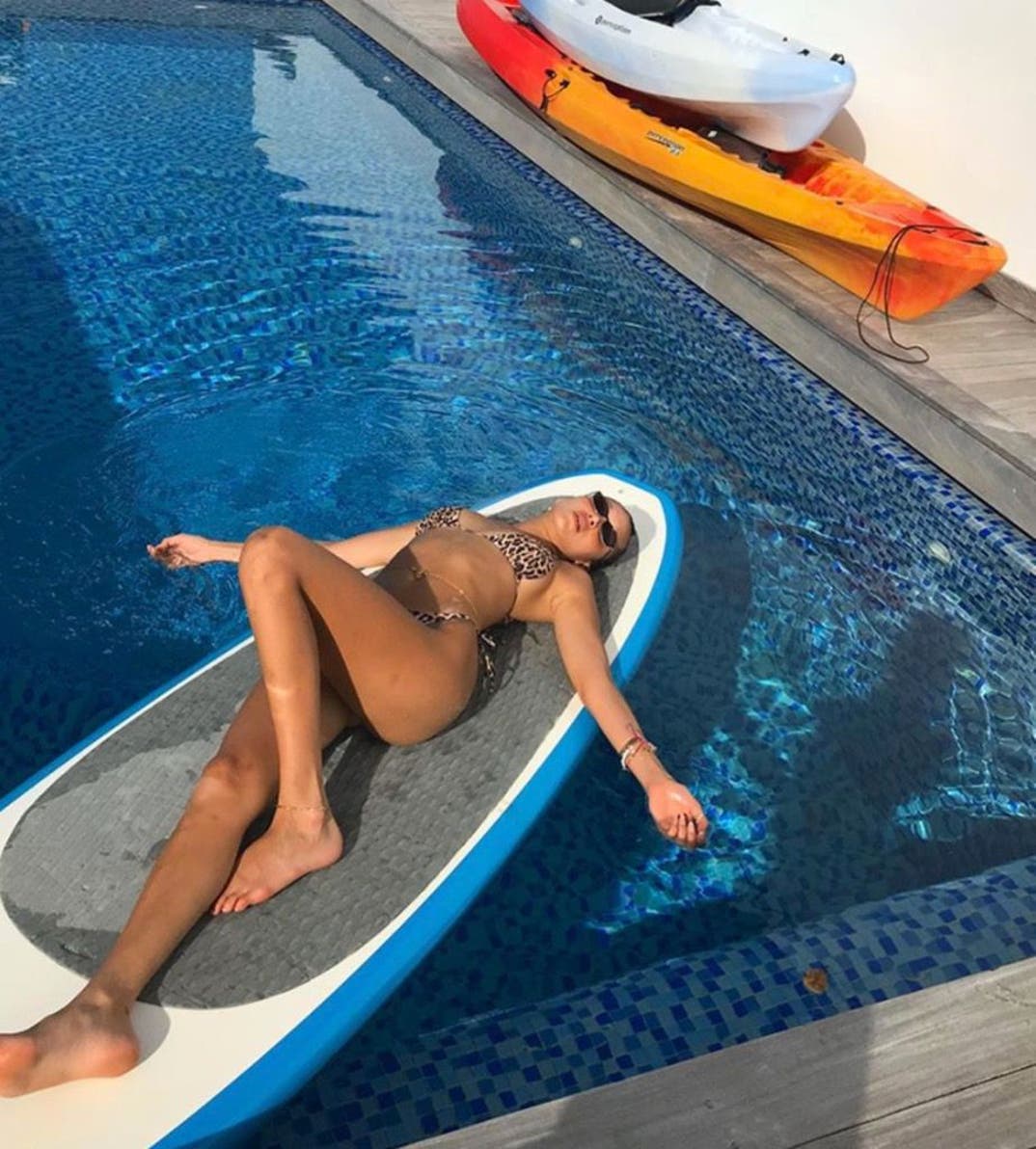 bella-hadid-hot-shot-photos-06