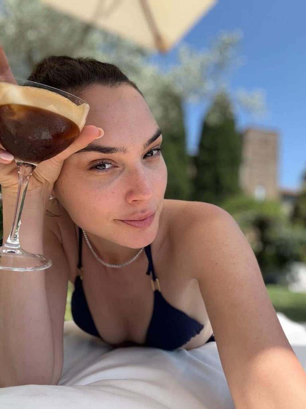 Gal Gadot Hot Shots 0