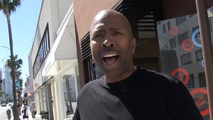 LeBron James -- Unfollowing Cavs Is 'Disrespectful' ... Says Kenny Smith (VIDEO)