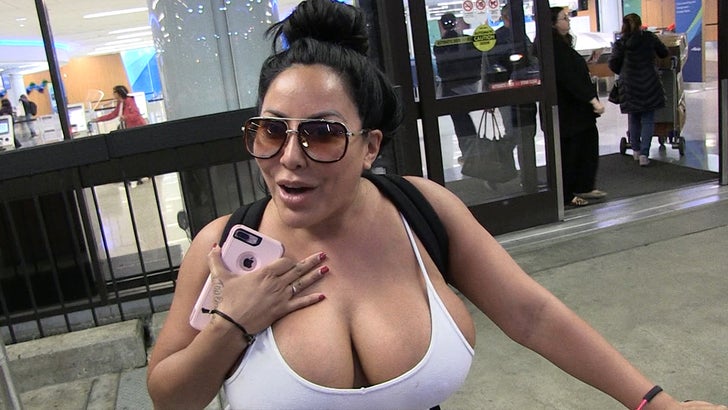 Glasses Mia - Kiara Mia Says She's 'Flattered' People Think She Ruined ...