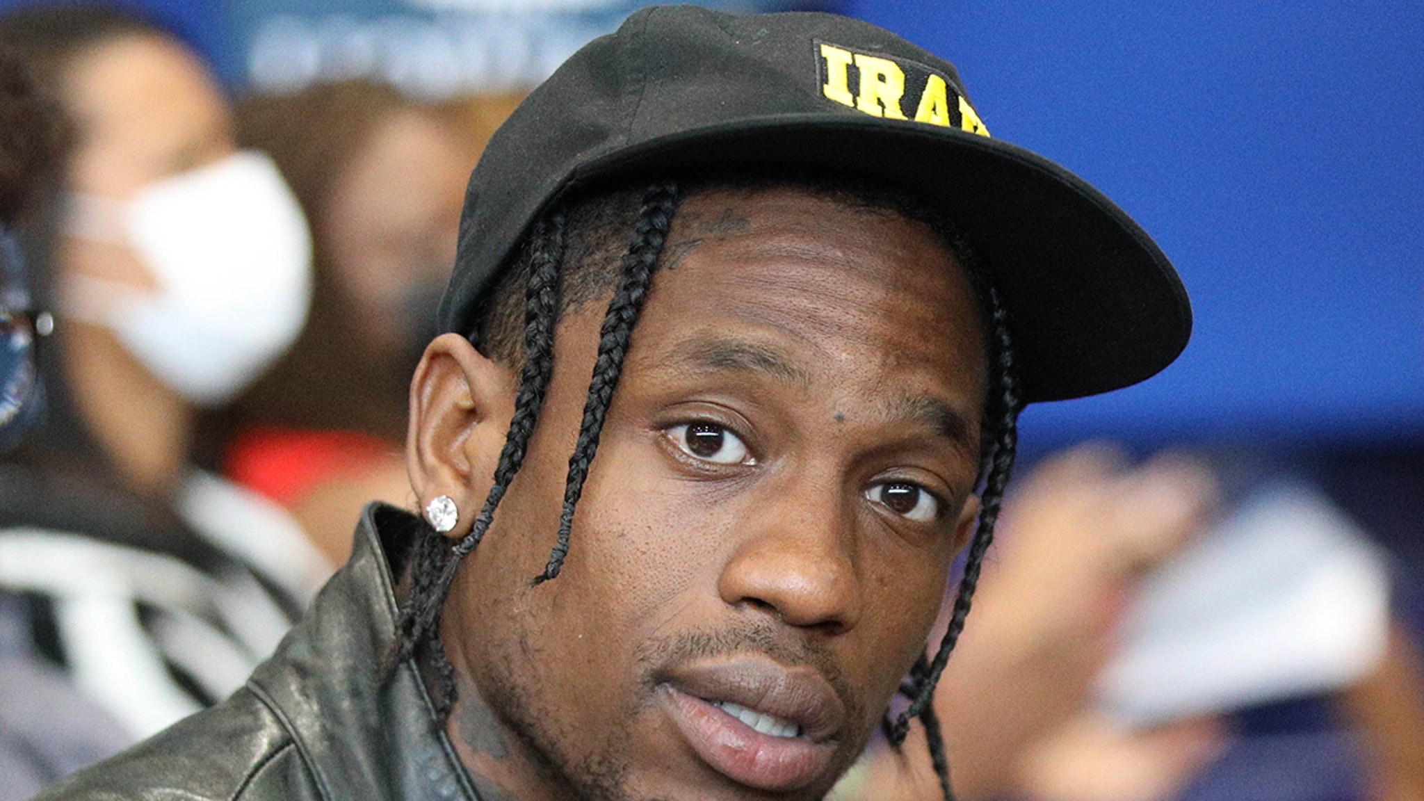 Travis Scott golpeado por la familia de la víctima de Astroworld después de cancelar el concierto