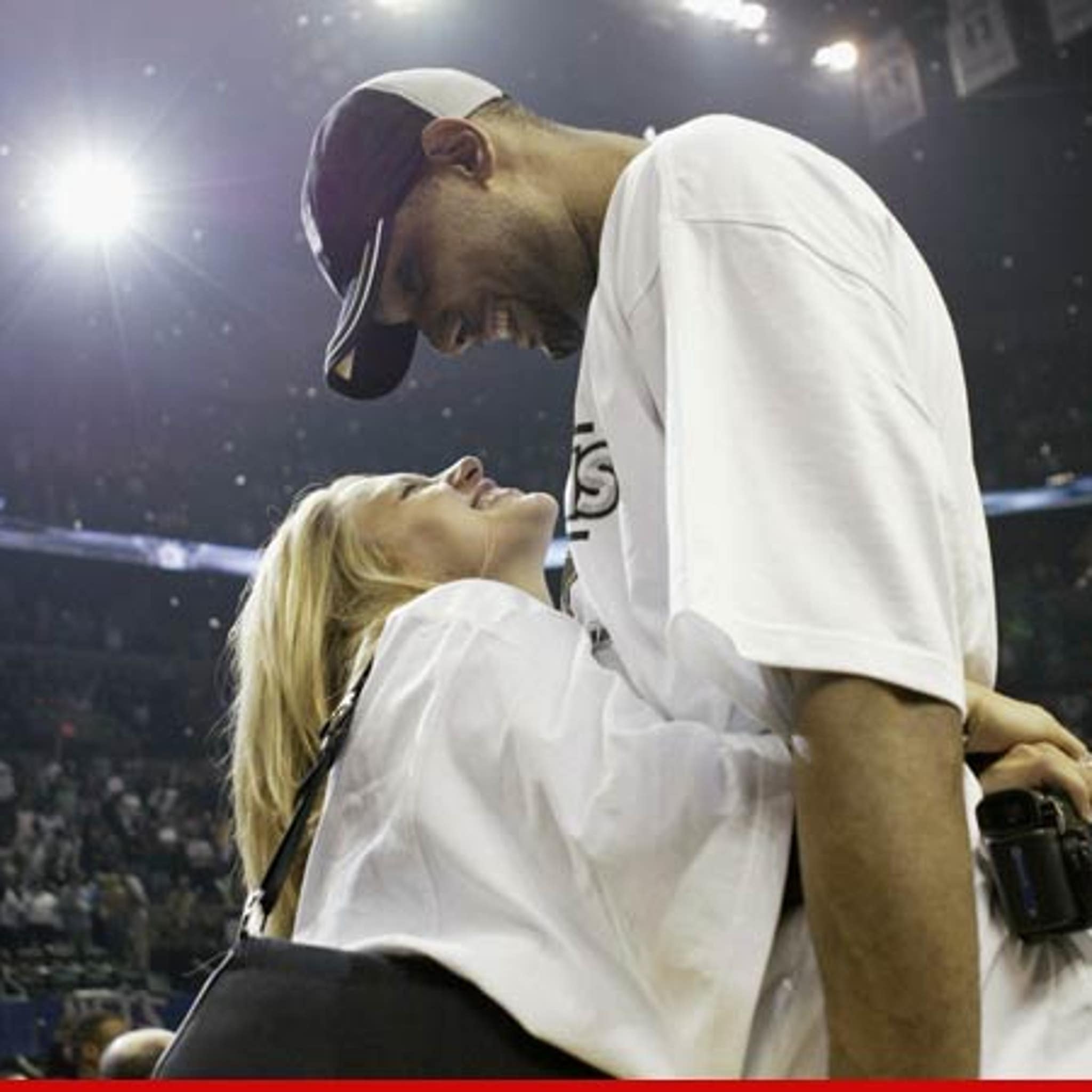 Duncan -- NBA Star Says He's Too Busy to Get Divorced