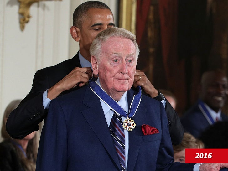 0802-vin-scully-presidential-medal-of-freedom