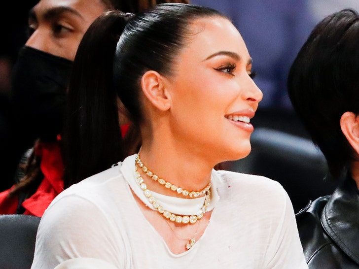 kim kardashian at lakers game