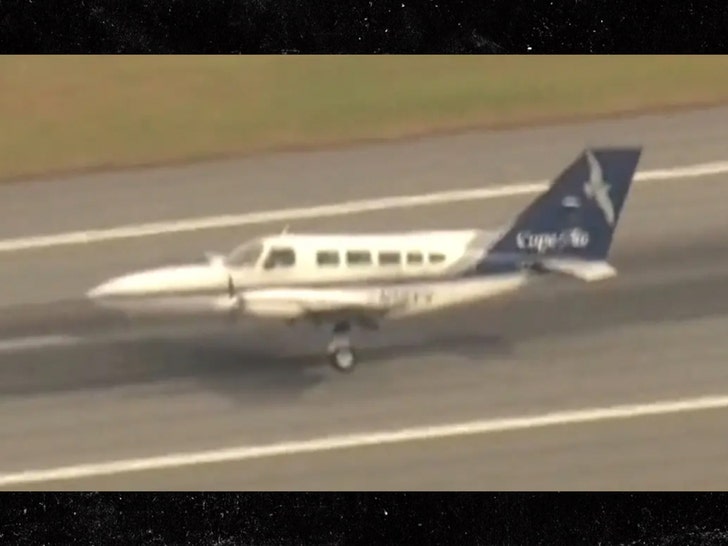 plane landing one wheel