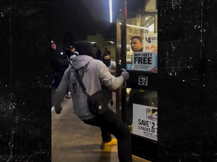 7-Eleven Clerk Fights Back Against Mob in Video of Takeover Robbery