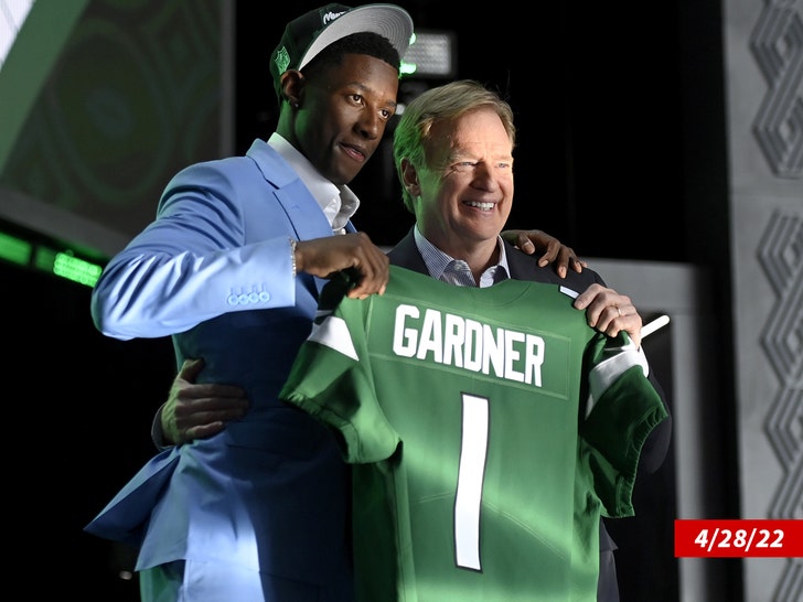 Jets' Sauce Gardner hits N.J. jeweler for custom diamond bottle bling 