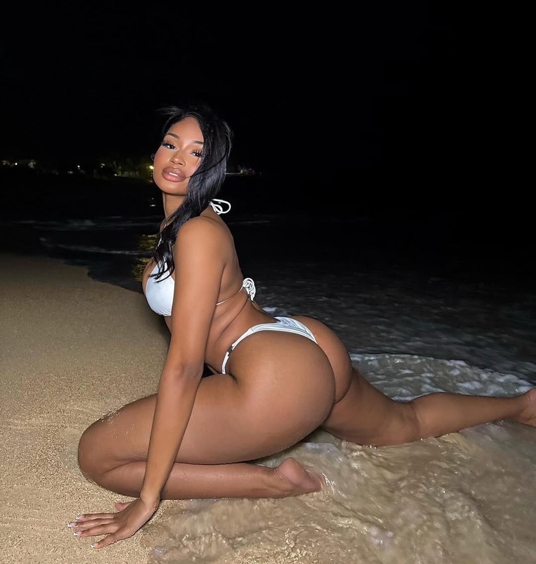 Qadimgi semiz ayollar anal Tasodifiy suratga qarash