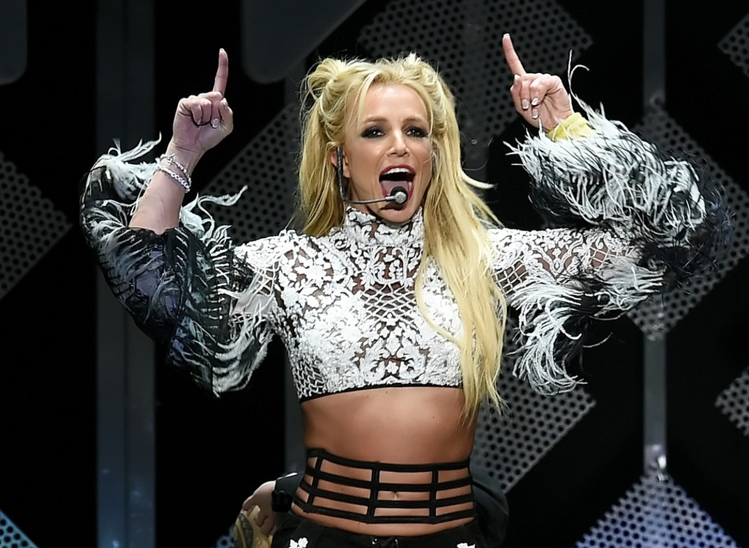 Britney Spears Performance Pictures 2