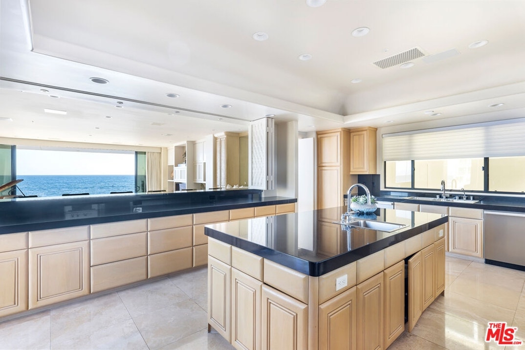 Dr Dre Beach House 4