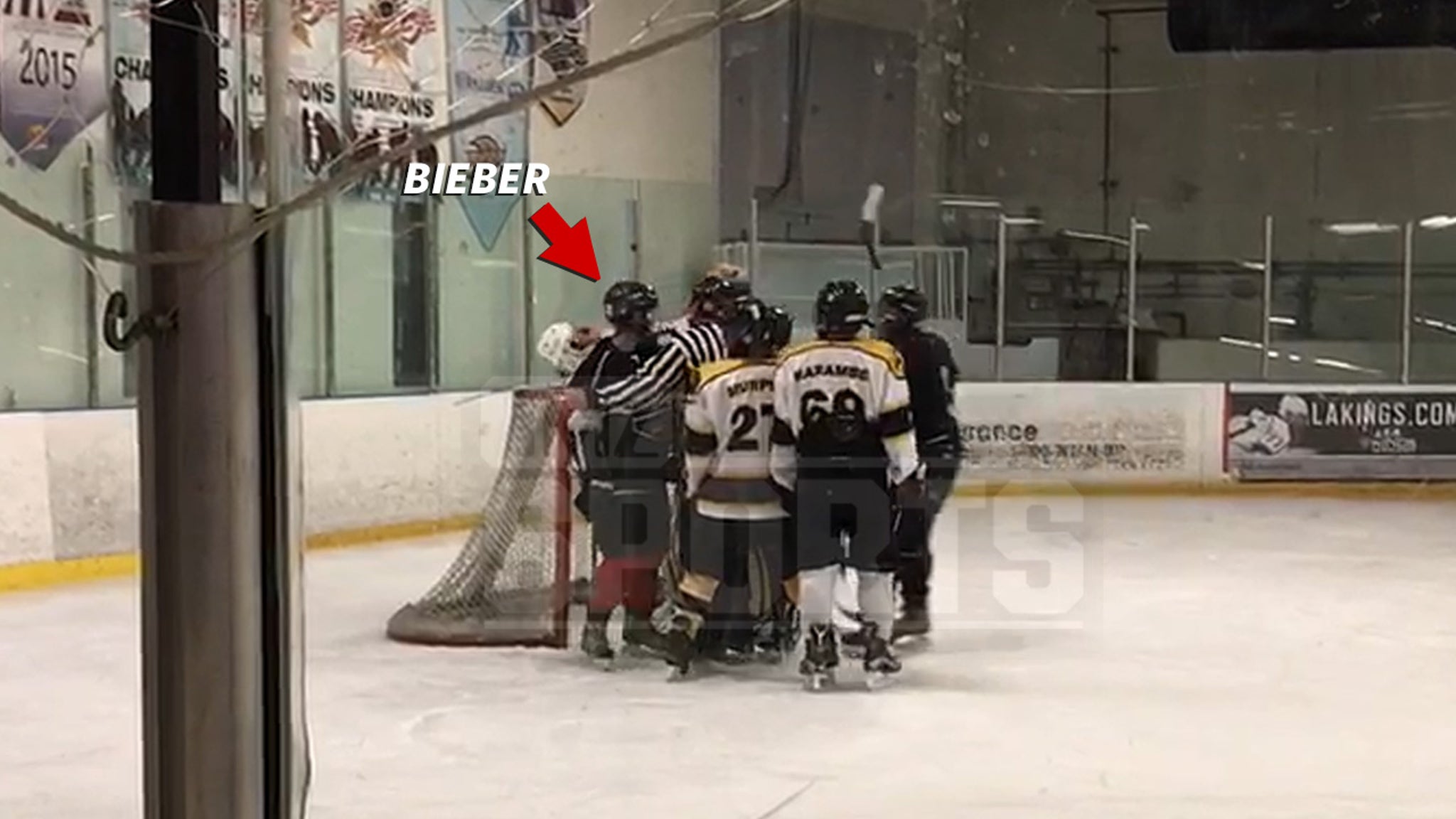 Justin Bieber Hits the Ice For Late Night Hockey Game, Justin Bieber