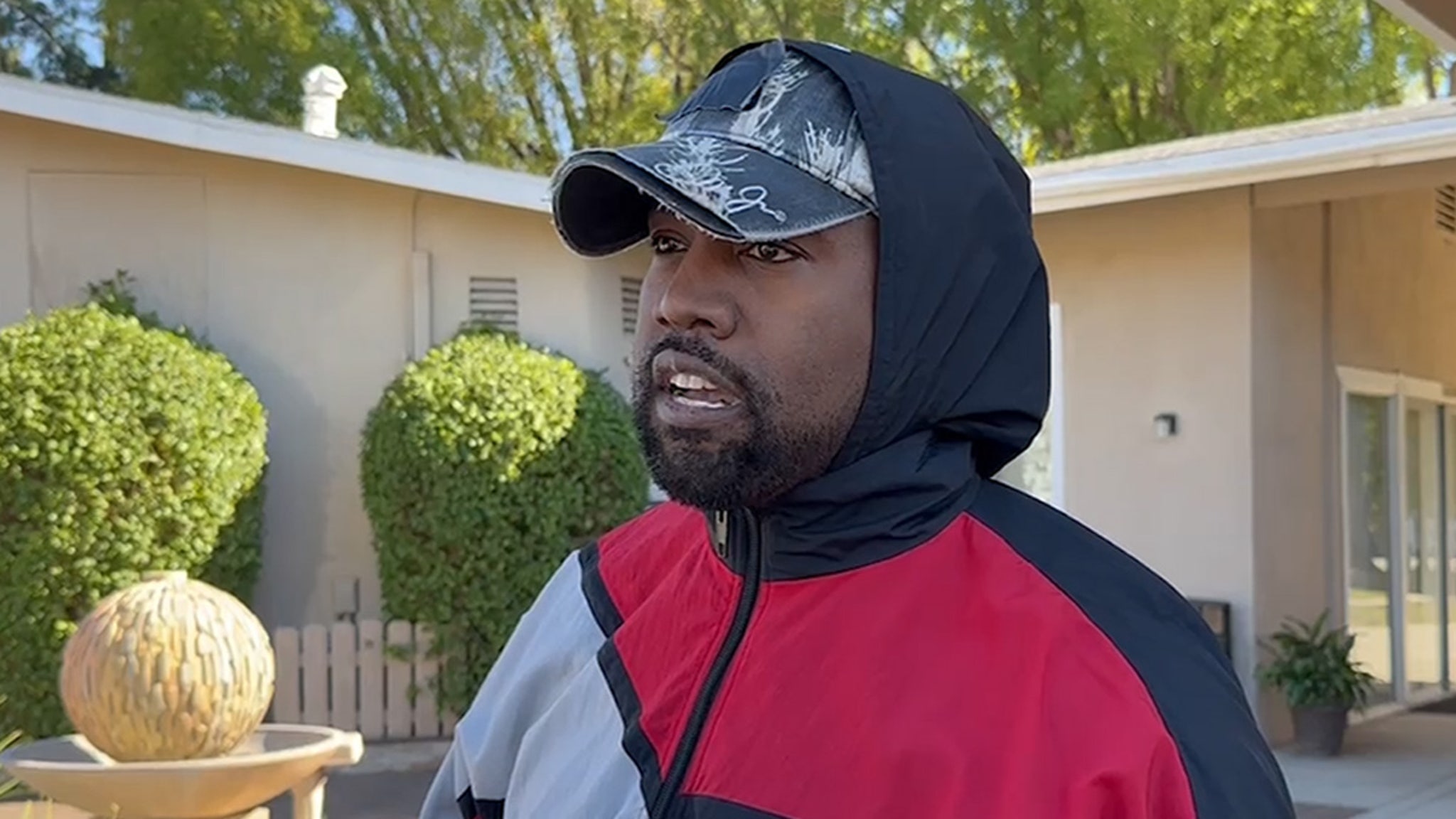 Kanye West opowiada o skandalu Balenciagi, Alex Jones w nowym wywiadzie