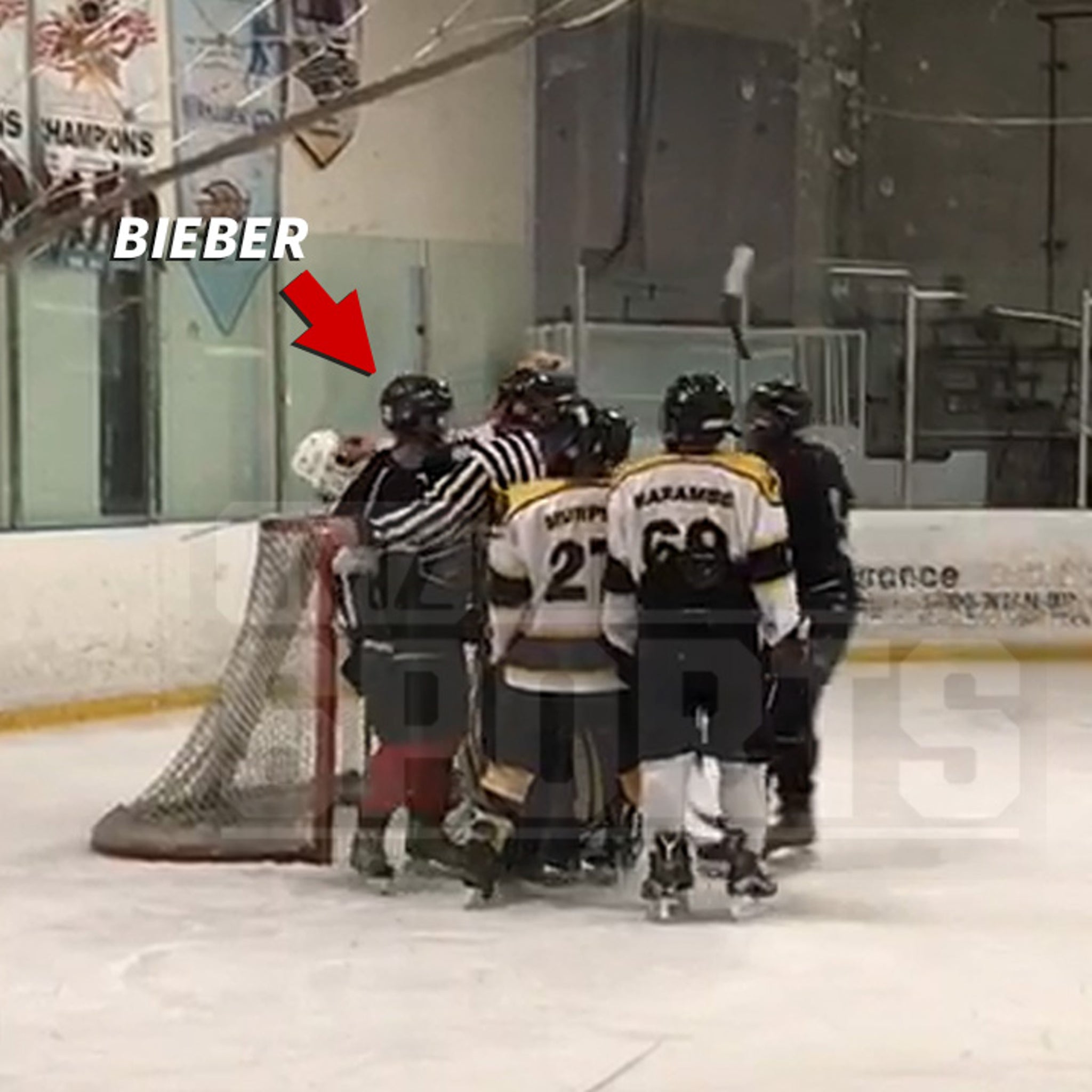 Justin Bieber Hits Hockey Rink with Brother Jaxon