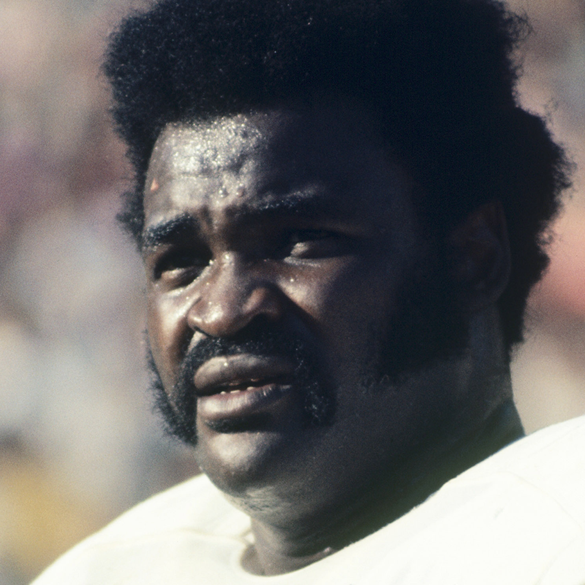 Dallas Cowboys former player Rayfield Wright before a halftime ceremony  during an NFL football game against the New York Giants, Sunday, Sept. 20,  2009, in Arlington, Texas. (AP Photo/Sharon Ellman Stock Photo 