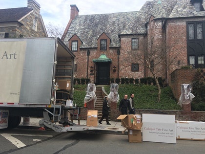 0116-obamas-moving-van-outside-house-TWITTER-02