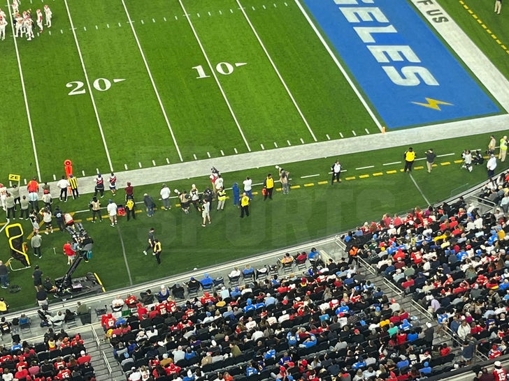 Chargers Ditch Sideline Mats At SoFi Stadium
