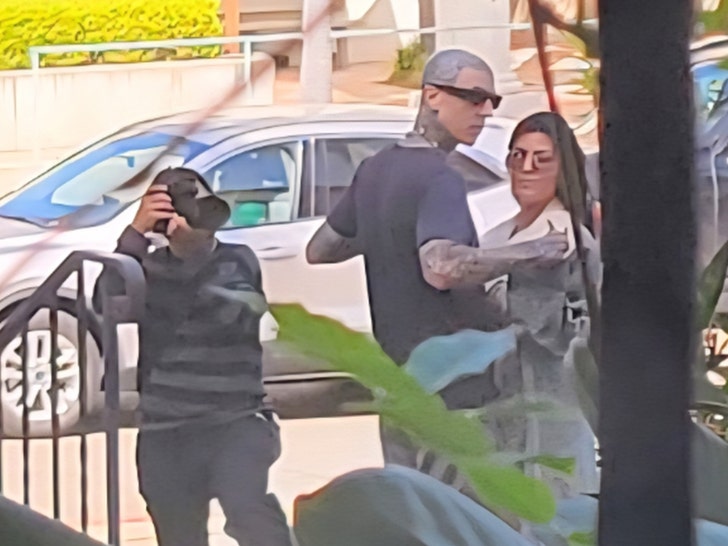 travis barker kourtney kardashian courthousey William Rogers