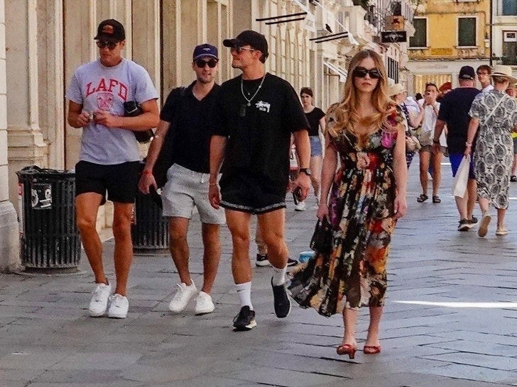 tom brady orlando bloom and sydney sweeney backgrid 1