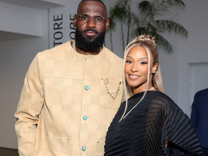 lebron james with savannah james