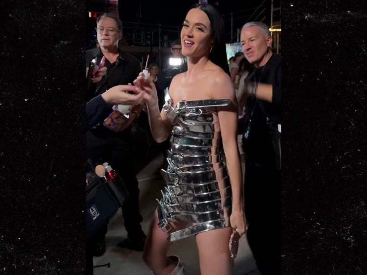 1021-Katy-Perry-Hot-Shots-SUB