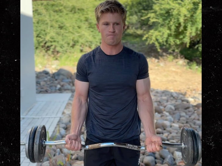 1201-Robert-Irwin-Sexy-Social-Shots-Sub1