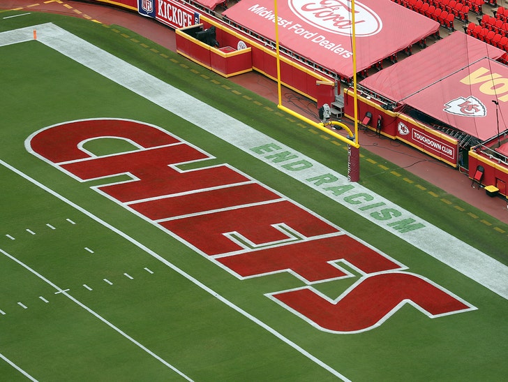 Houston Texans Leave Field For National Anthems, Chiefs Link Arms