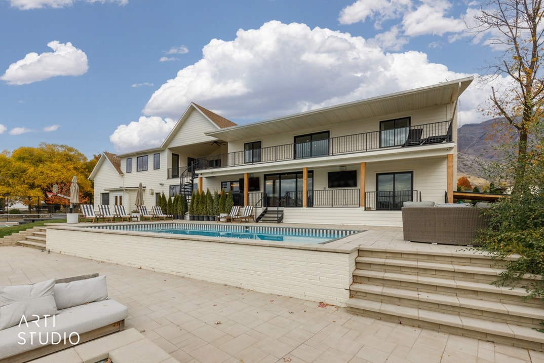 essi & Jordan Ngatikaura House 77