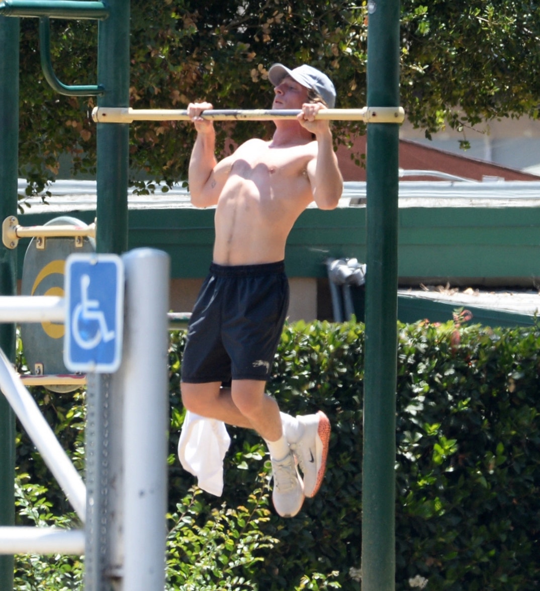 Jeremy Allen White Run 2