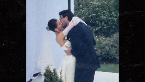 hailee-steinfeld-josh-allen-backgrid-3