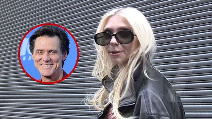 111425_taylor_momsen_cal