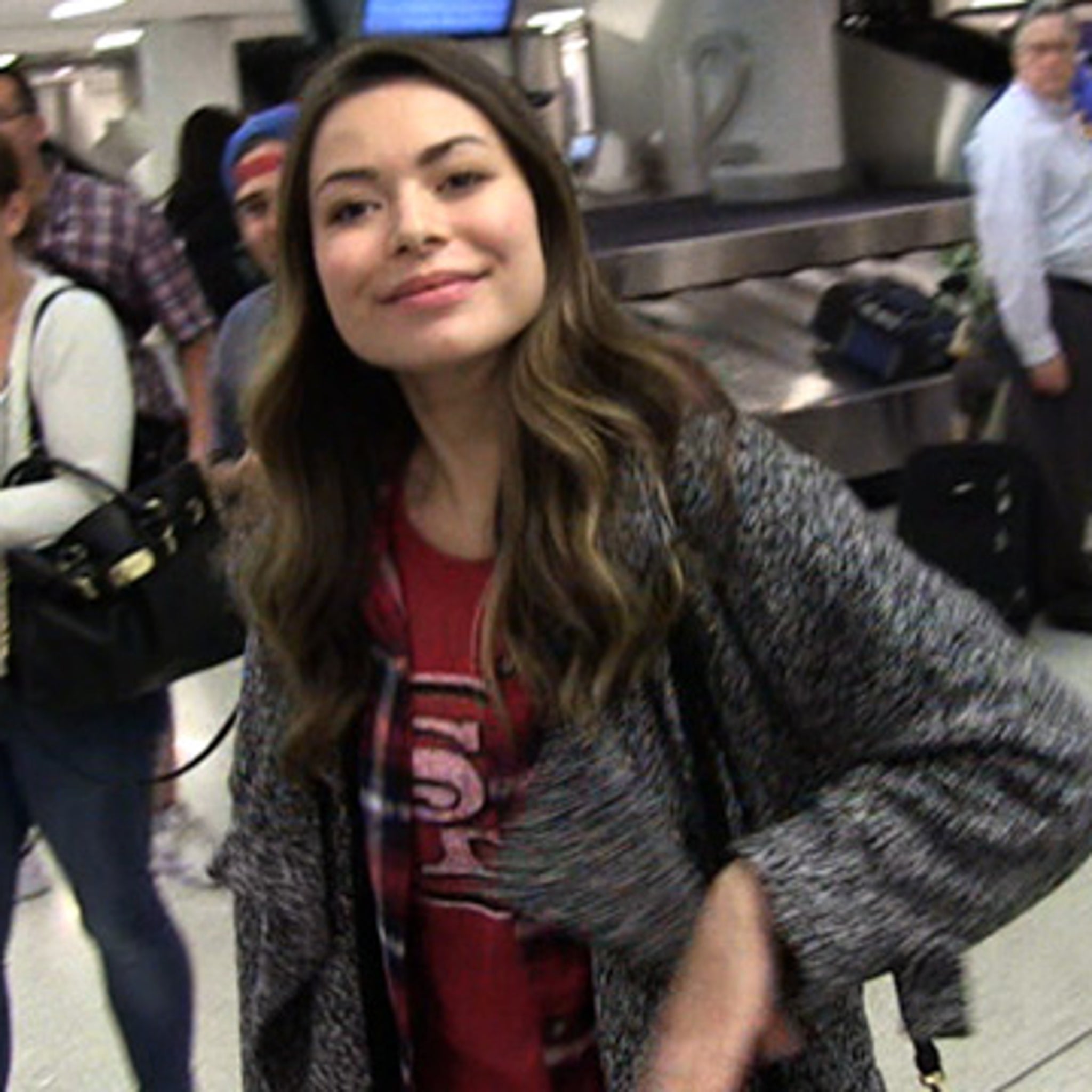 miranda cosgrove belly