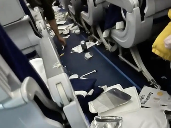 Entertainment Passengers say Lufthansa asked them to delete photos