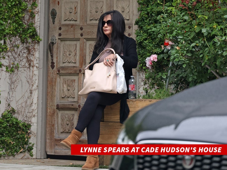 0524 Lynne Spears at Cade Hudson's House bcakgrid