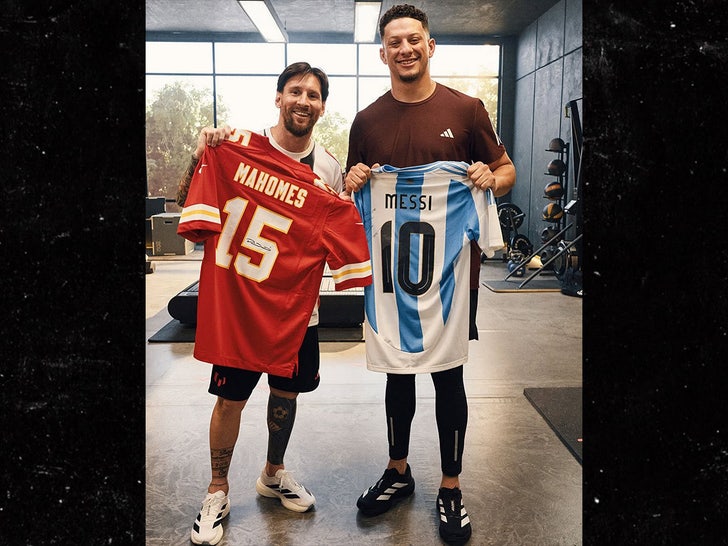 Patrick Mahomes, Lionel Messi Swap Autographed Jerseys After Commercial Shoot