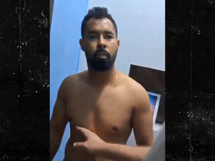 pendeta bertelanjang dada