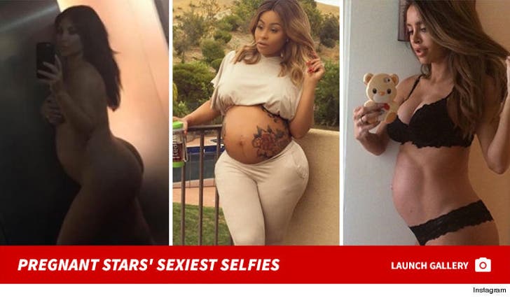 Pregnant Stars' Sexiest Selfies