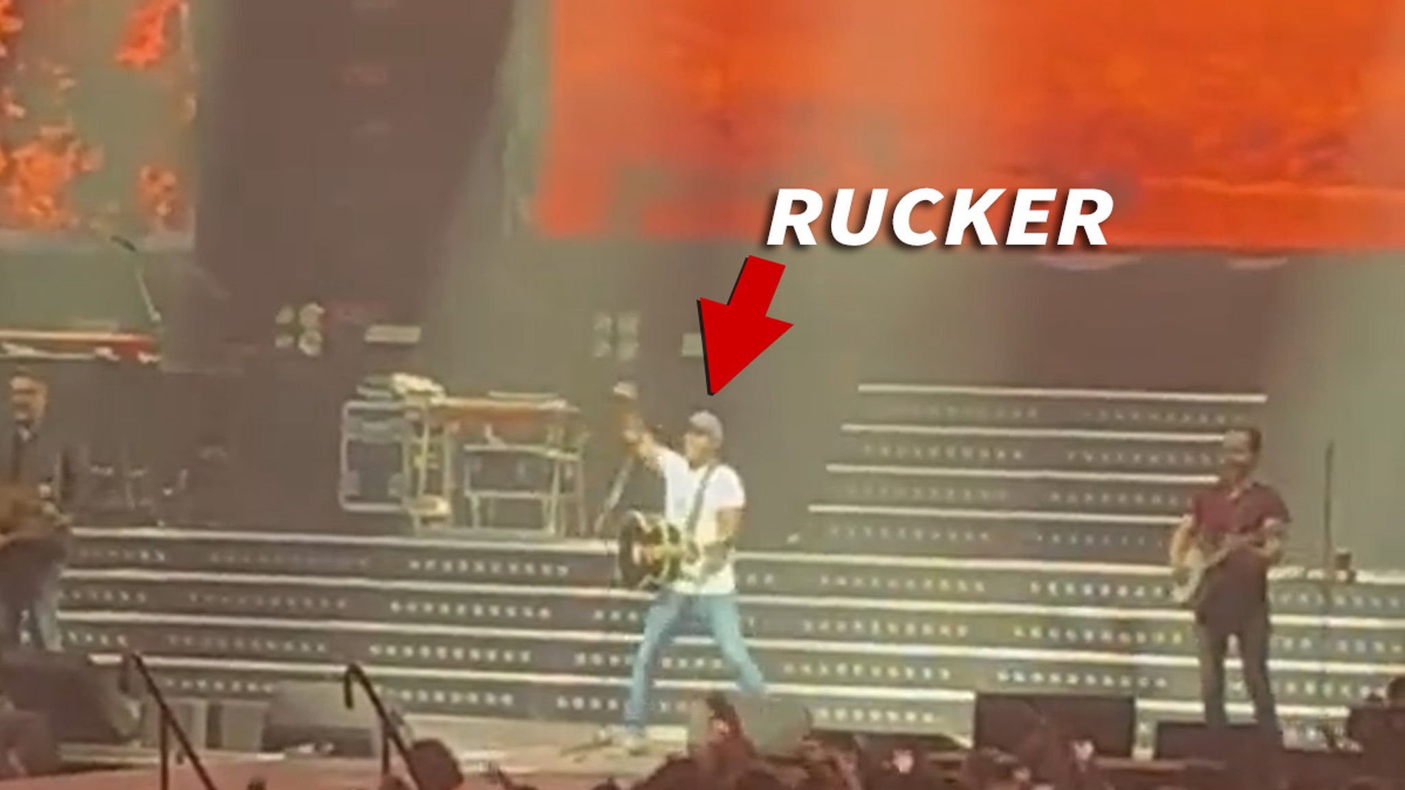 Darius Rucker Gets Crowd To Scream ‘F*** Tennessee’ During South Carolina Concert