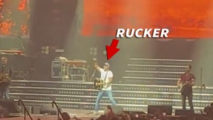 Darius Rucker Gets Crowd To Scream 'F*** Tennessee' During South Carolina Concert