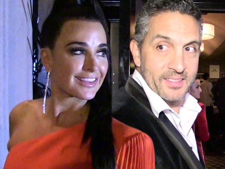 0928-Mauricio Umansky-kyle richards-tmz-01