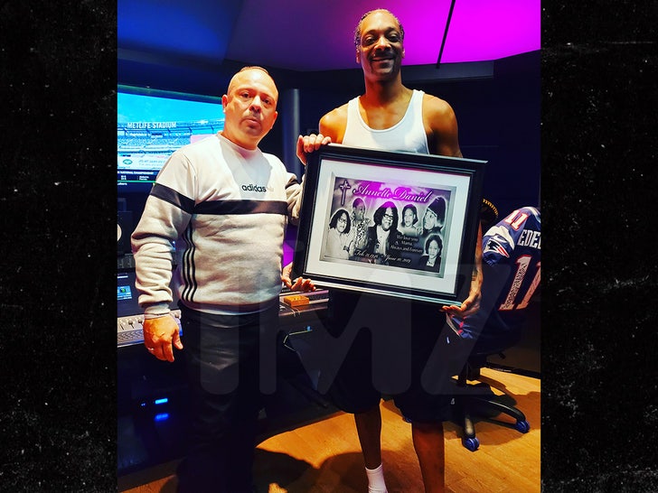 1016-snoop-dogg-tmz-01